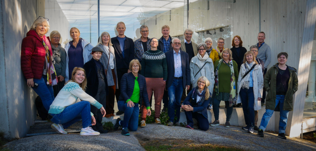 Bilete av koret på  Midtåsen Skulpturpaviljong og skulpturpark, september 2022